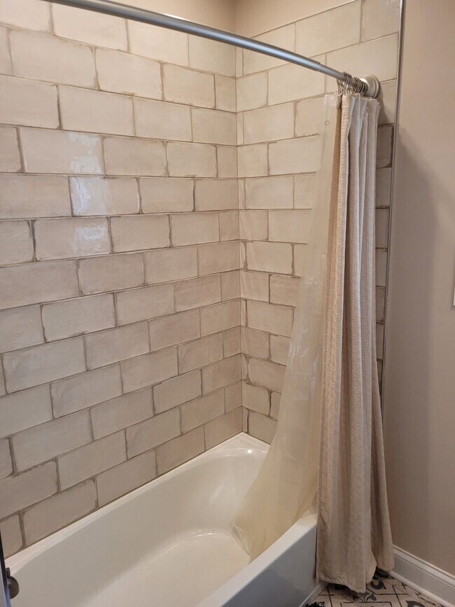 Building Photo - Beautiful Recently Renovated Contemporary ...
