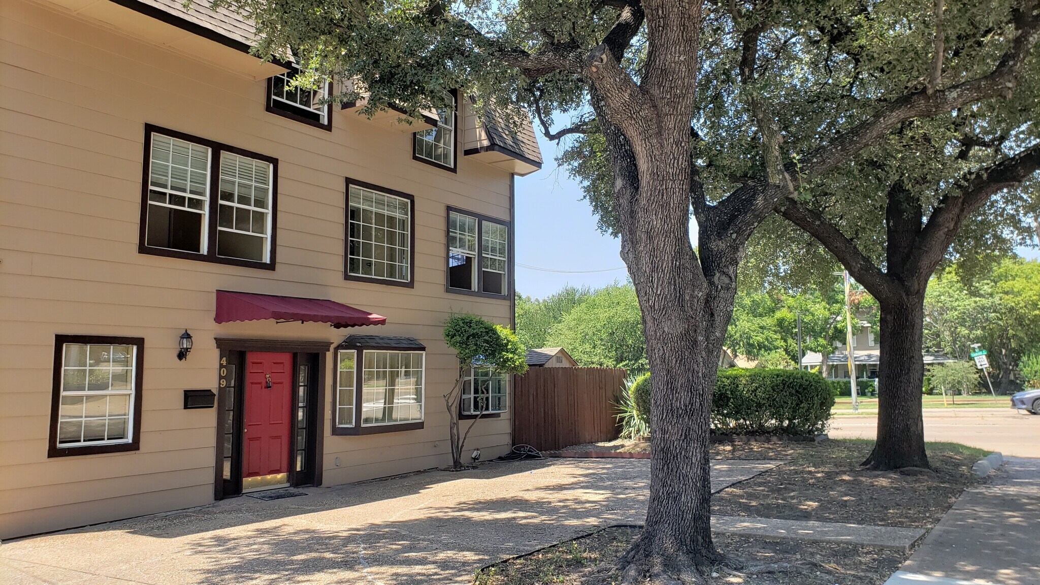 Building Photo - 409 Ridgeway St