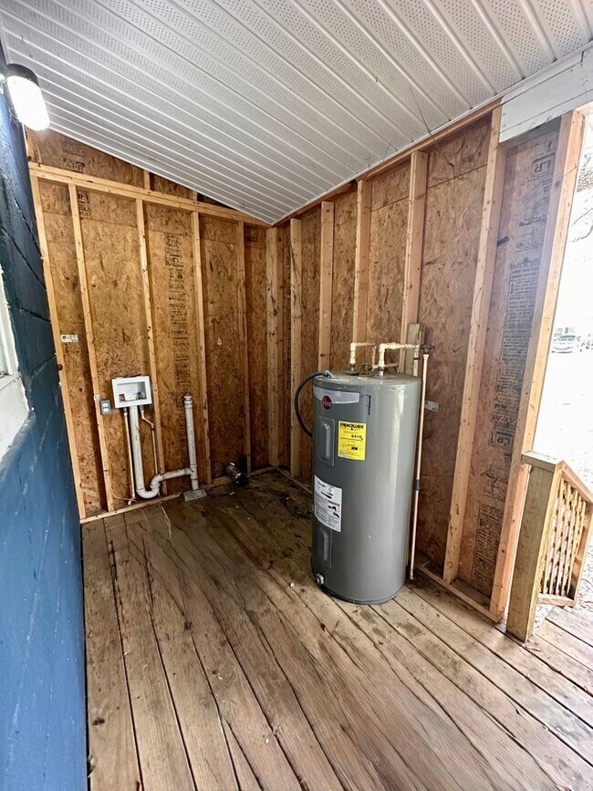 Building Photo - 3721/3727 Ogg Ave Brunswick