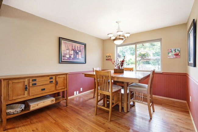 Building Photo - Beautiful 4 bedroom home in NE Tacoma!