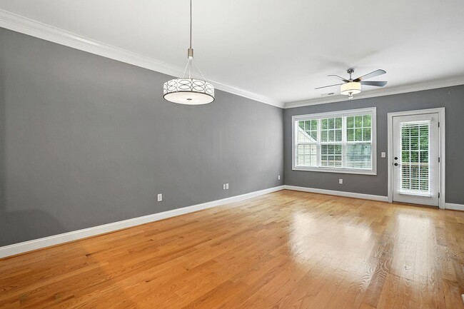 Building Photo - BEAUTIFUL BRICK FRONT TOWNHOME HOLLY SPRINGS!