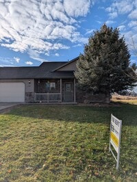 Building Photo - 3 Bedroom Home