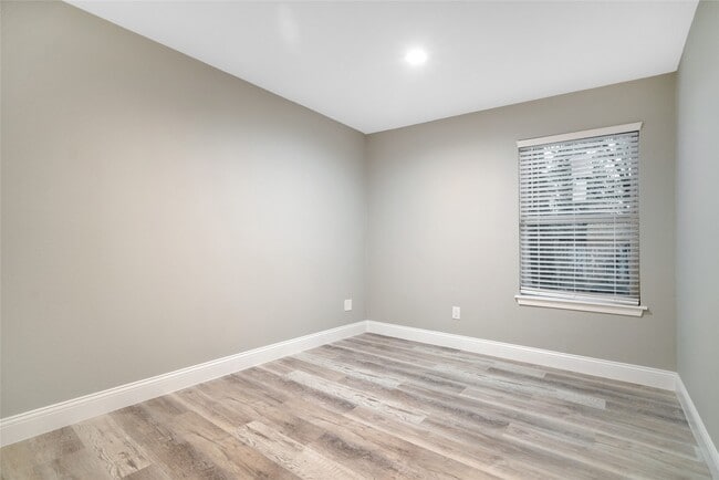 Building Photo - 1314 E Red Cedar Cir