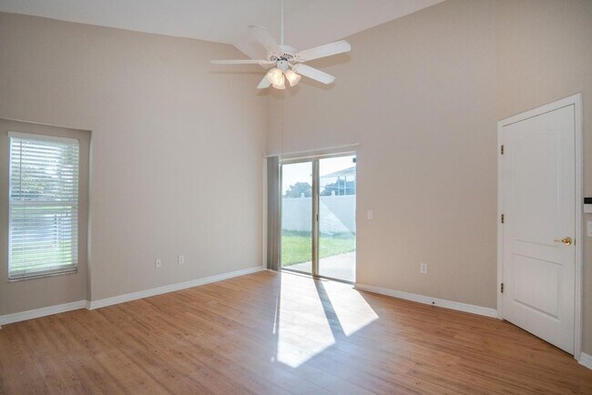 Building Photo - 10815 Lakeside Vista Dr