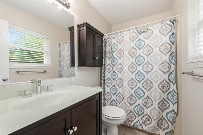 Building Photo - 2146 Loren Cir