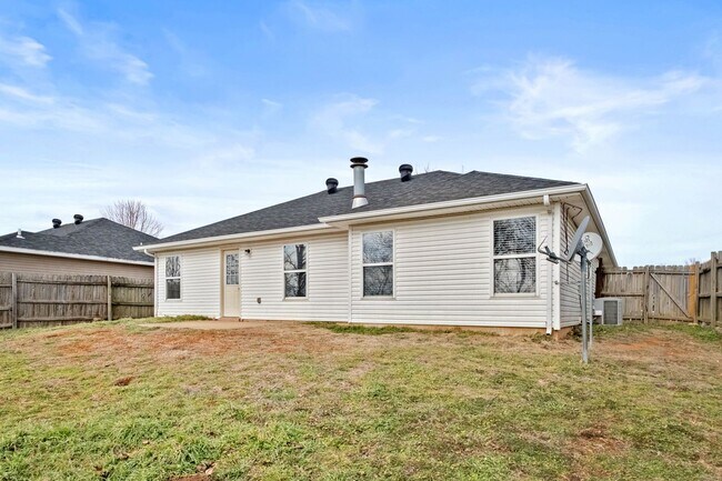 Building Photo - Charming 3-Bedroom Home in Prime Bentonville Location!