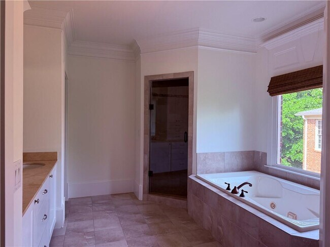 Building Photo - 2617 Canterbury Trail