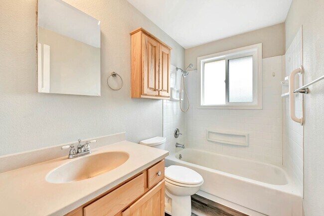 Building Photo - Savage / Ellis Duplex