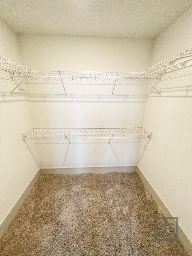 Walk-in Closet - 1809 SW 9th Dr