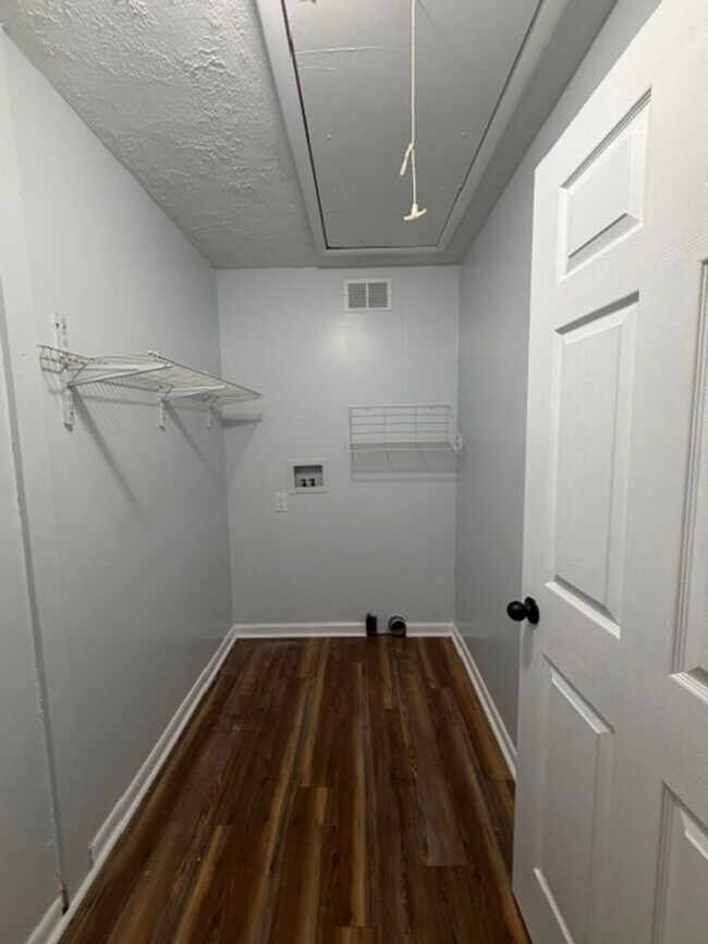Building Photo - 434 Crystal Dr