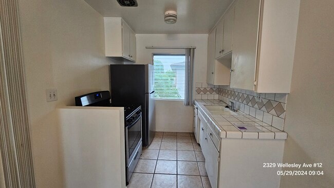 Building Photo - Wellesley Manor