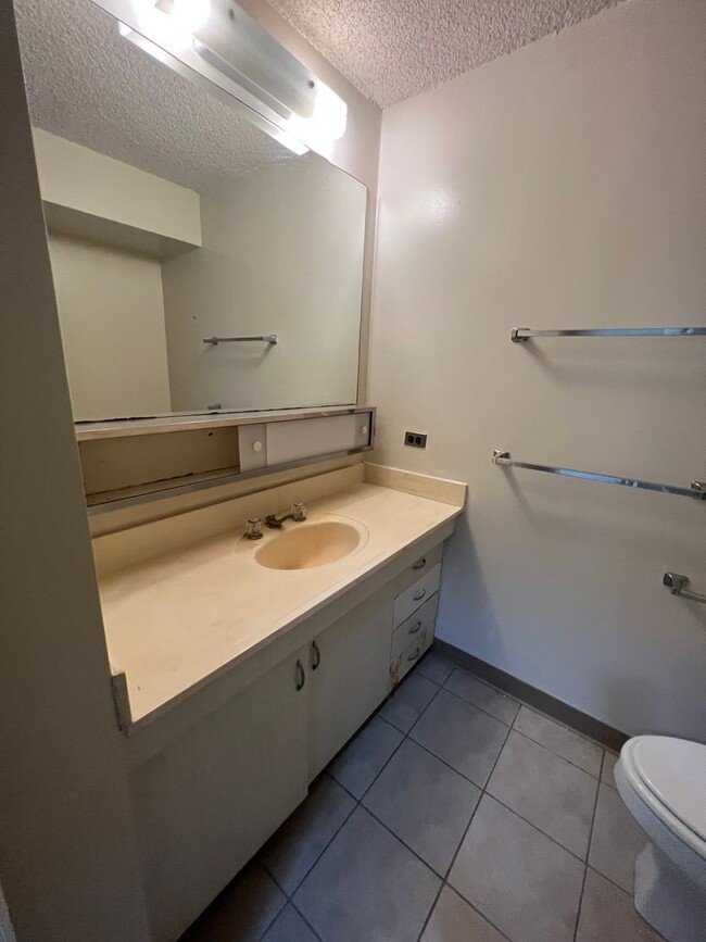 Building Photo - Renovated studio @ Pacific Grand $1400.00