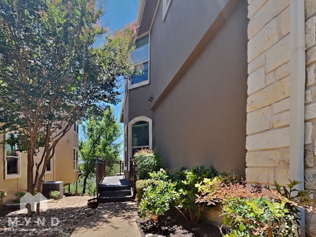 Building Photo - 9613 Solana Vista Loop