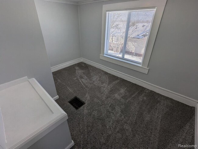 Building Photo - 2050 E Scottwood Ave