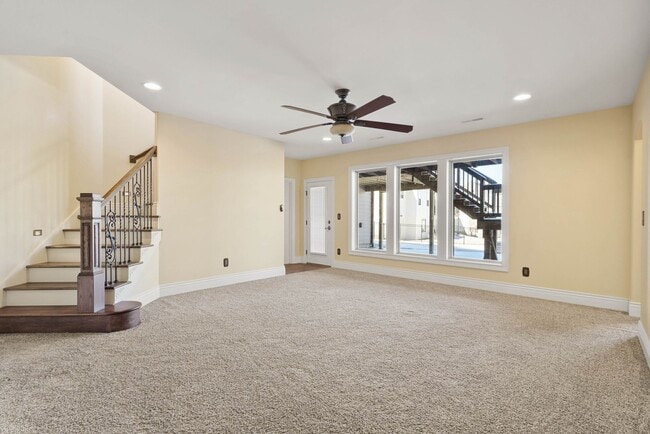 Building Photo - Large 5 Bedroom Home W/ Fenced yard