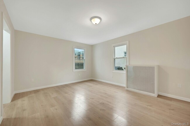 Building Photo - 25 S Washington St