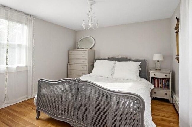 Building Photo - 10 Greenwood St