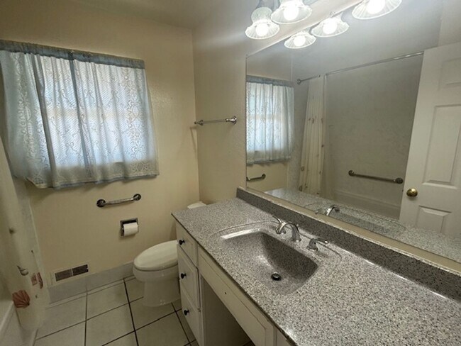 Building Photo - Simply a fabulous Hillsdale neighborhood f...