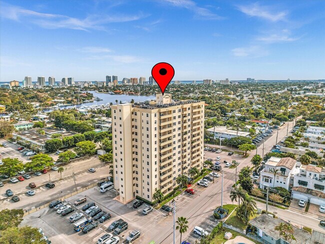 Building Photo - 900 NE 18th Ave