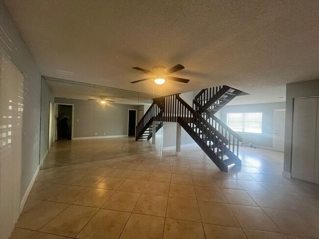 Building Photo - 5184 Jog Ln