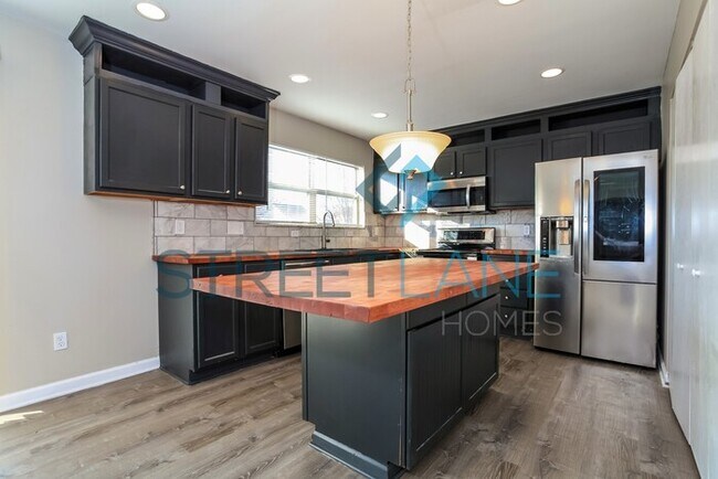 Building Photo - REDUCED!