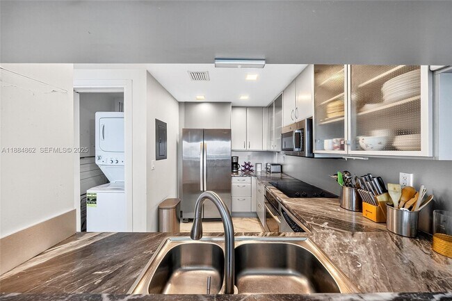 Building Photo - 540 West Ave