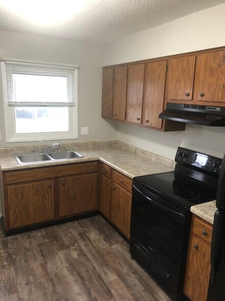 Kitchen Pic 4 - 580 Maple St