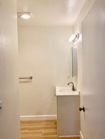 Building Photo - 1511 Mariposa Ave