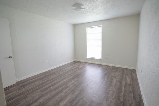 Building Photo - 3914 Ripplebrook Dr