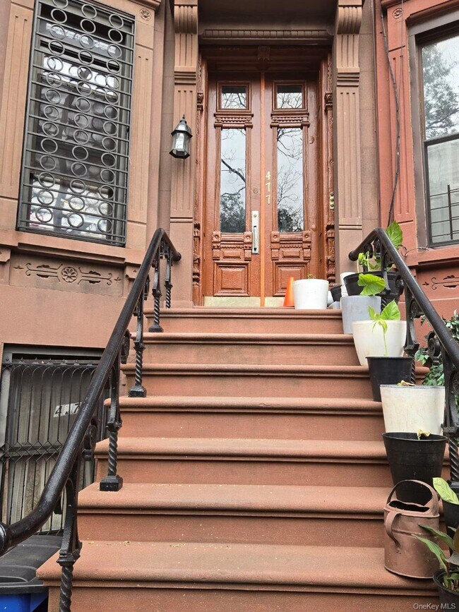 Building Photo - 477 Halsey St