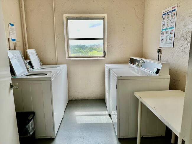 Building Photo - 2671 S Course Dr