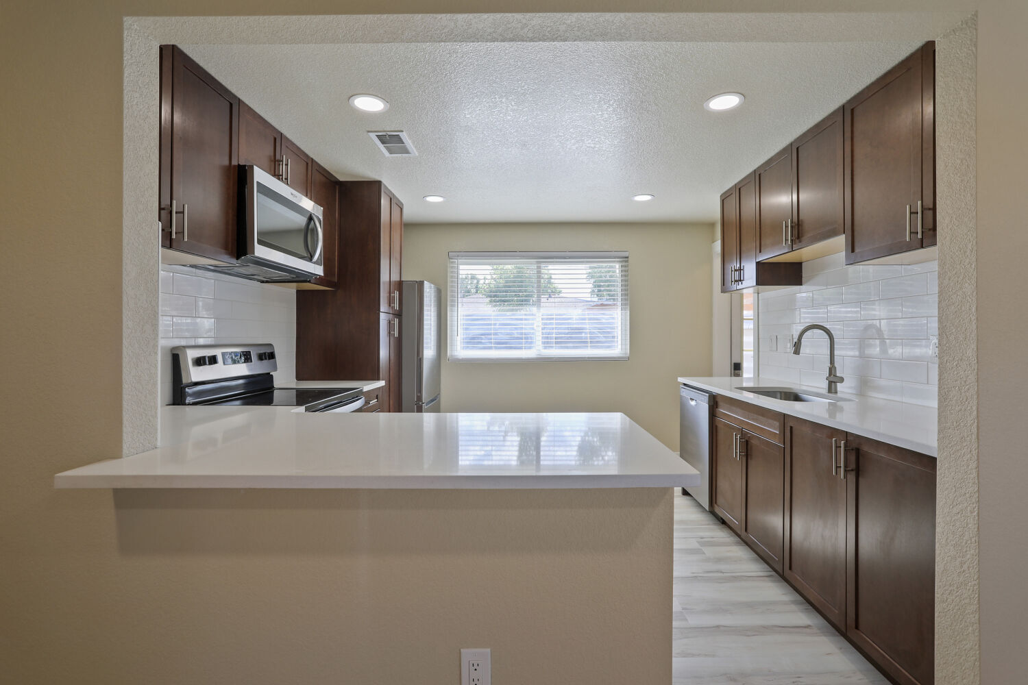 Kitchen Sit in Counter - 8063 Wyandot St