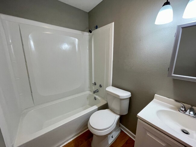 Building Photo - ** Move-In special: $200 off 1st Mo.**LCM ...