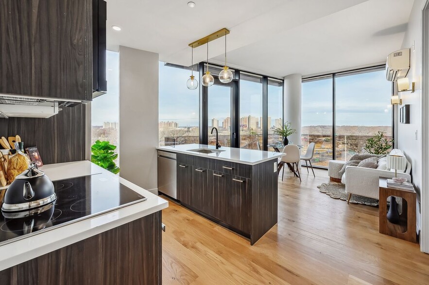 Primary Photo - 1890 Pelham Pky