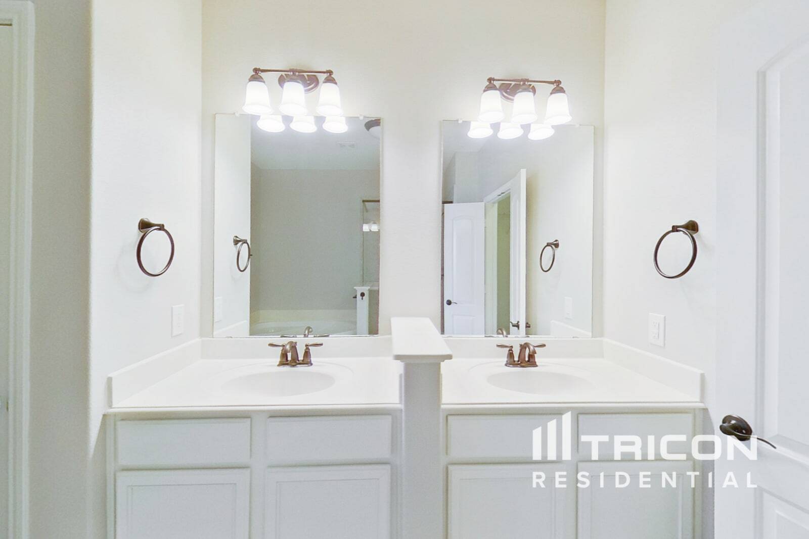 Building Photo - 616 Meadow Springs Dr