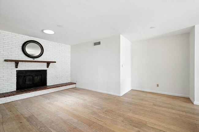 Building Photo - Totally remodeled home in prime Tempe Loca...