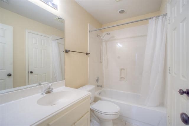 Building Photo - 1221 Greenway Dr