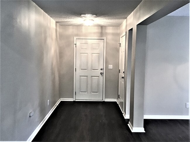 Building Photo - 5037 Thornton Dr