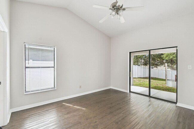 Building Photo - Charming 3-bedroom + 2-Bathroom Home in the heart of Leesburg