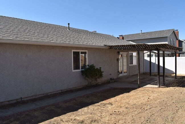 Building Photo - Beautiful 3 bedroom 2 bath Santee Home!