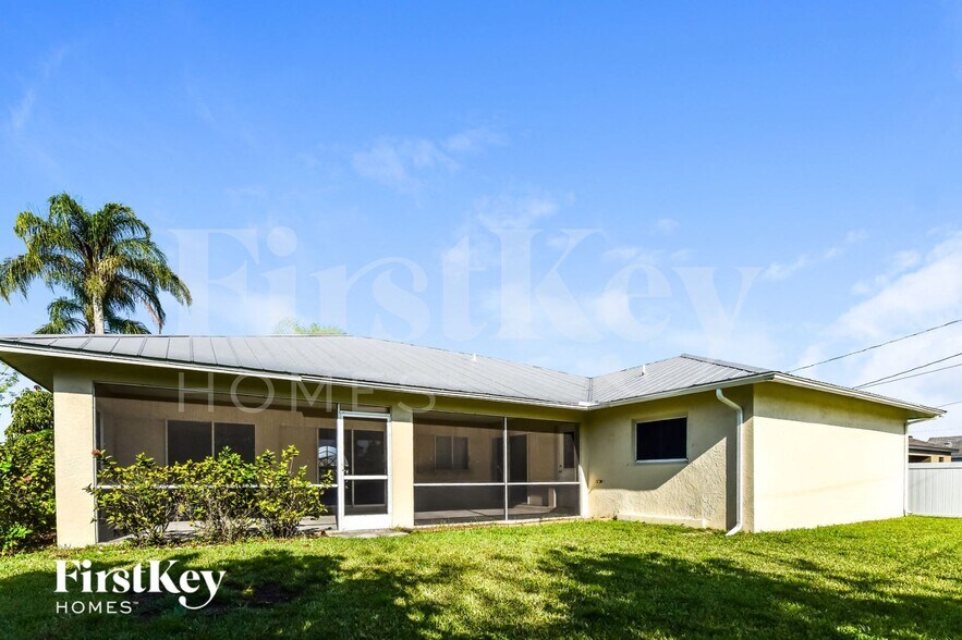 Building Photo - 633 SW 9th Ave