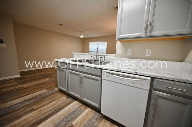 Building Photo - 214 Tooke St