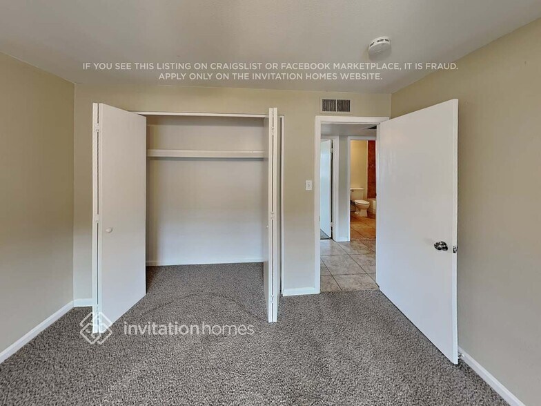 Building Photo - 1536 W Andorra Dr