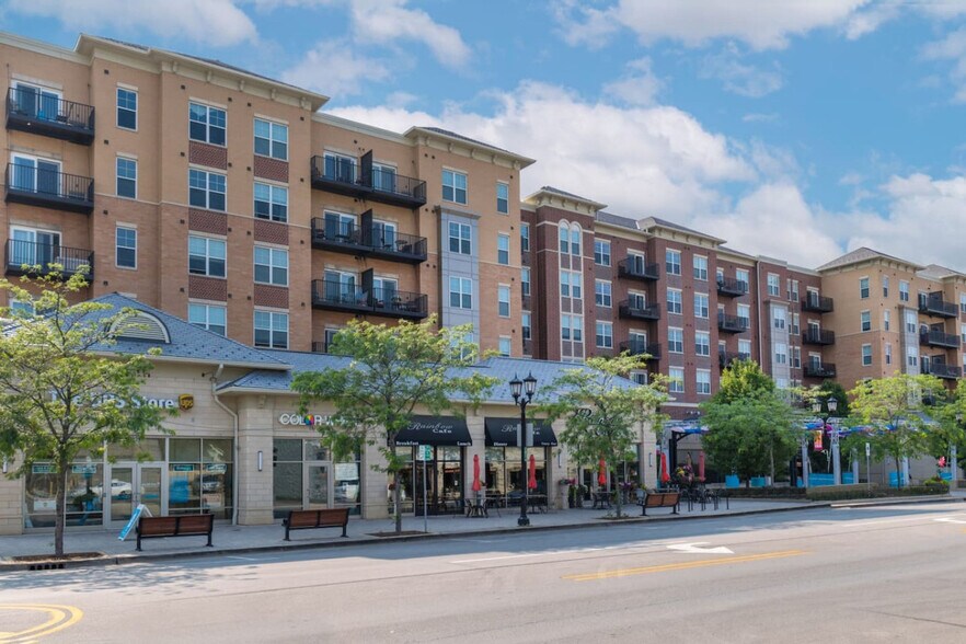 Building Photo - 256 N Addison Ave