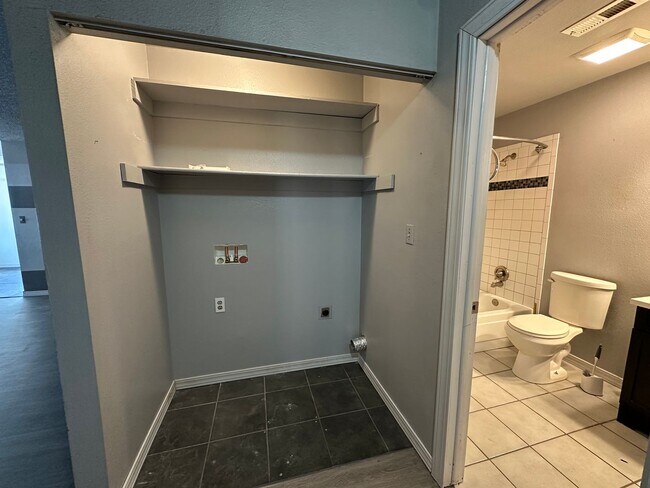 Building Photo - 3 Bedroom 2 Bathroom Duplex available to rent in Farmington