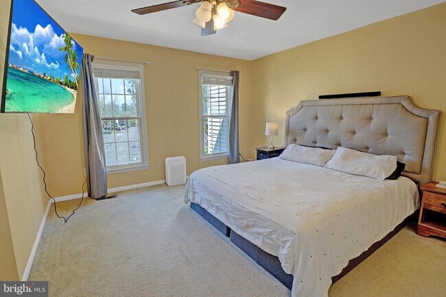 Building Photo - 6389 Fenestra Ct