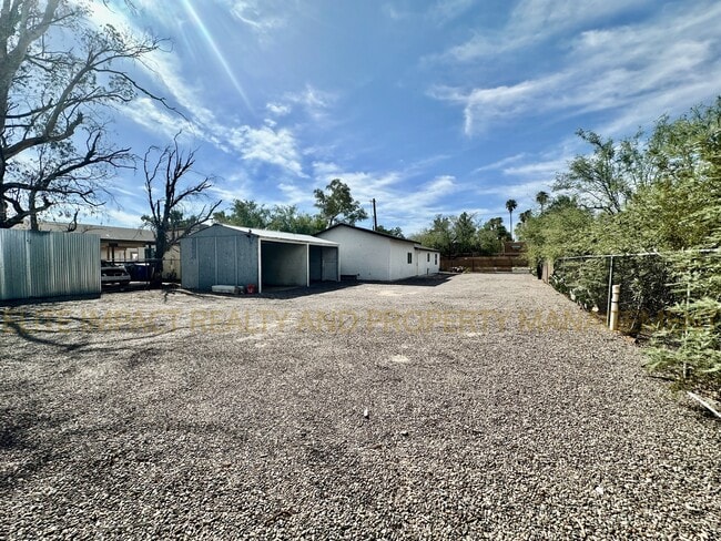 Building Photo - 3921 E Blacklidge Dr