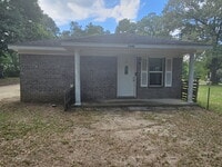 Building Photo - "Charming 3-Bed, 2-Bath Retreat Awaits!"