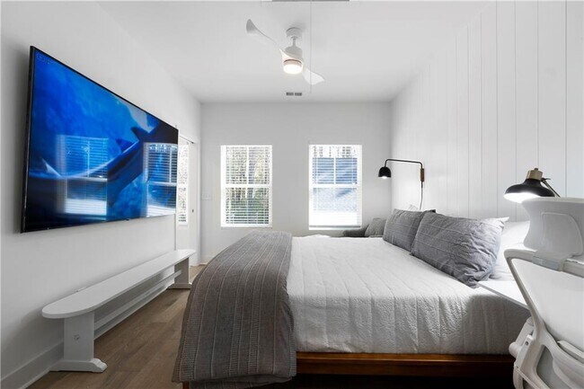 Building Photo - 217 Arnold Mill Rd