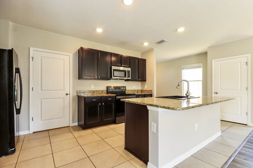 Building Photo - 10988 Carlton Fields Dr